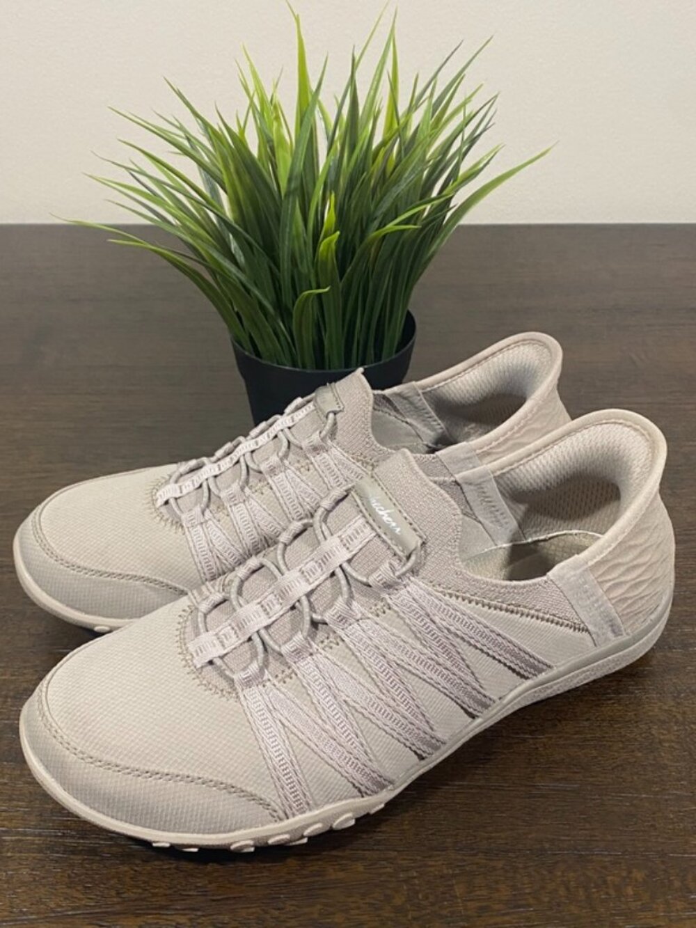 Skechers Slip-Ins Relaxed Fit Breathe-Easy Roll-With-Me Taupe 6